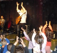 Petit concert Rocky Bulle à la maternelle